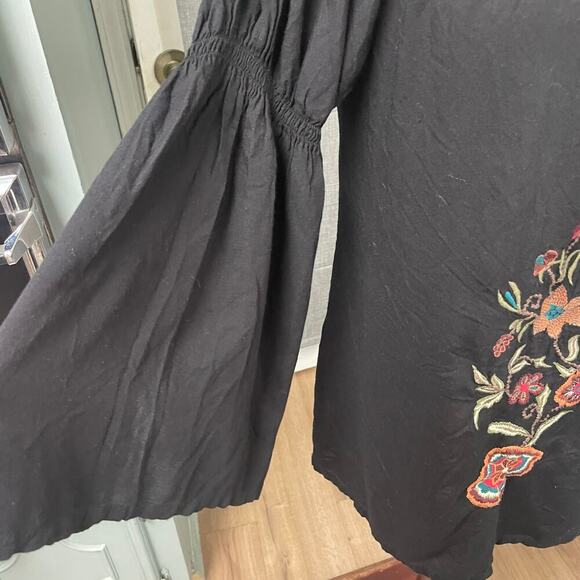 Avani Floral Boho Embroidered Bell Sleeve Blouse Size Small Tunic Off Shoulder - Picture 3 of 4